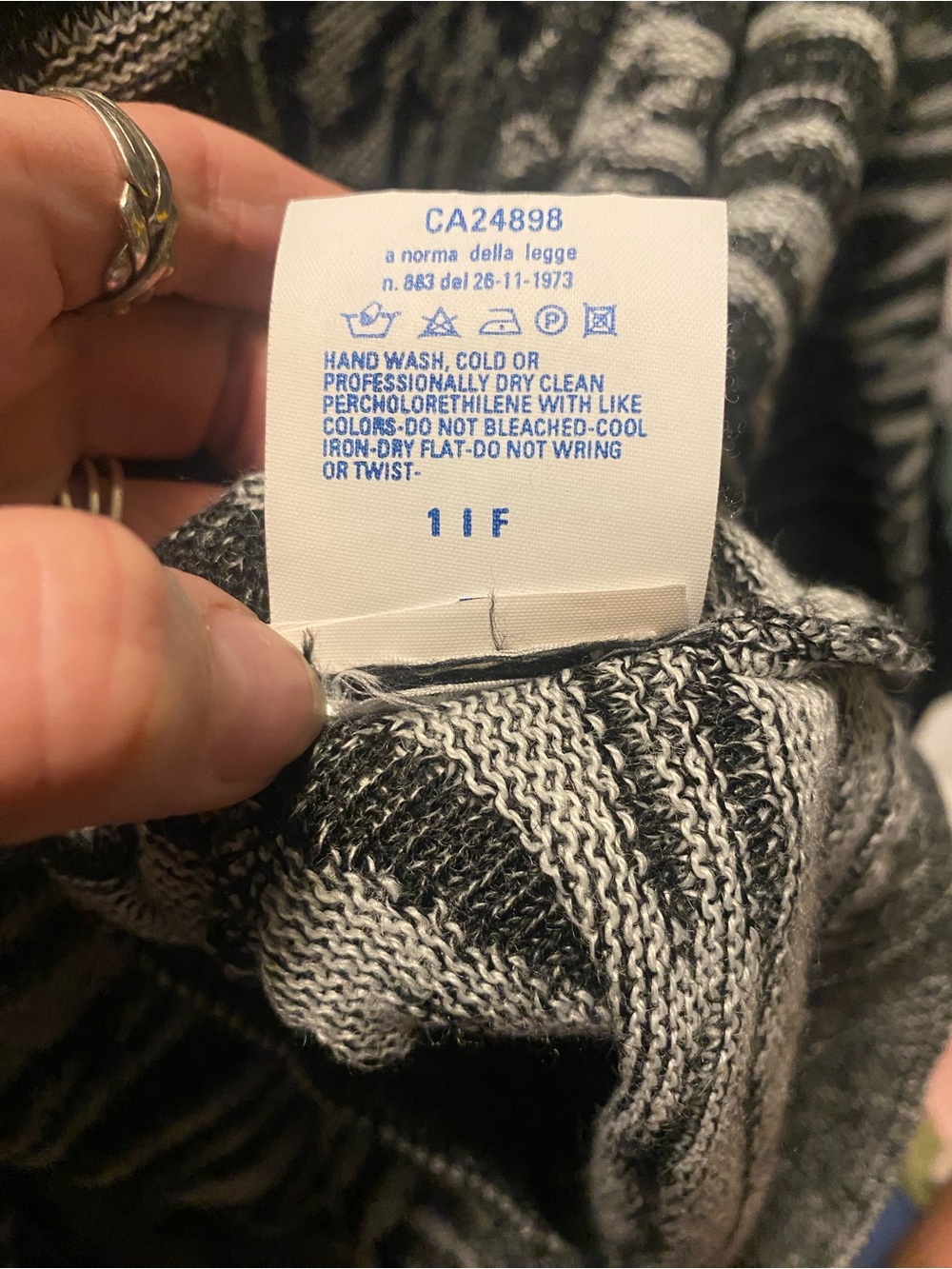 🦓 Vintage Versace Jeans Couture Medusa Head Zebra Print Knit Sweater M - Picture 7 of 7